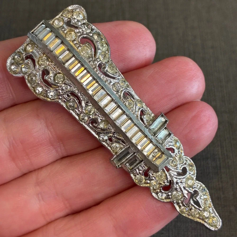 Vintage Art Deco Pot Metal Dress Clip Silver Tone Baguette Rhinestone 2.75